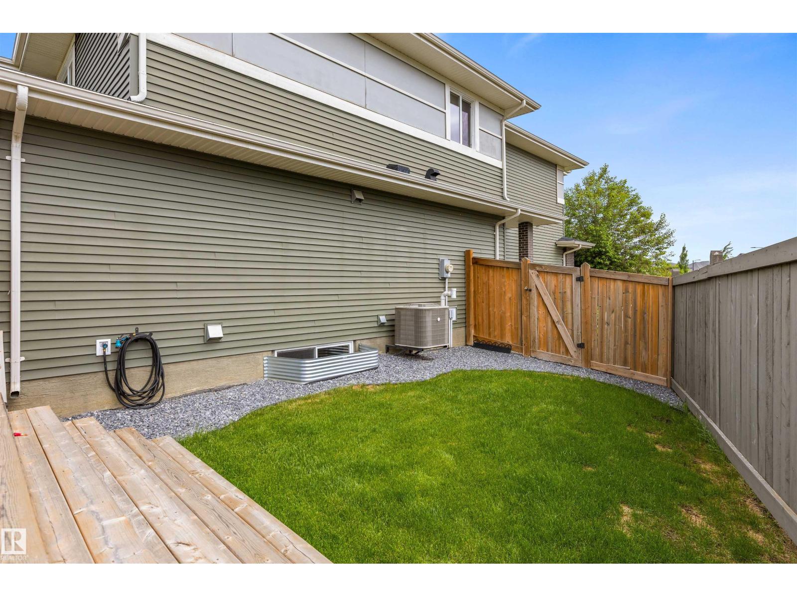 20530 128 AV NW — photo 37