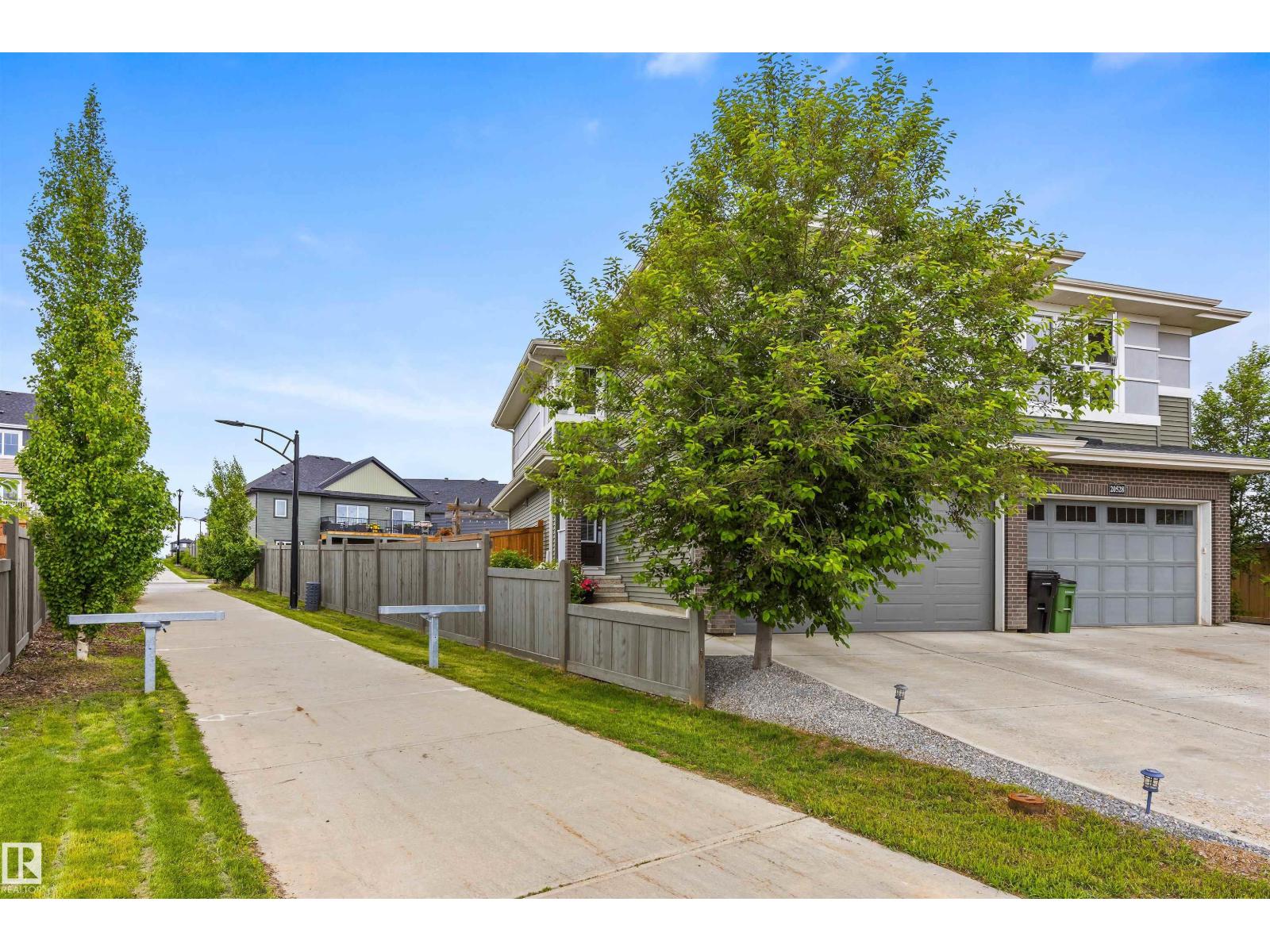 20530 128 AV NW — photo 40