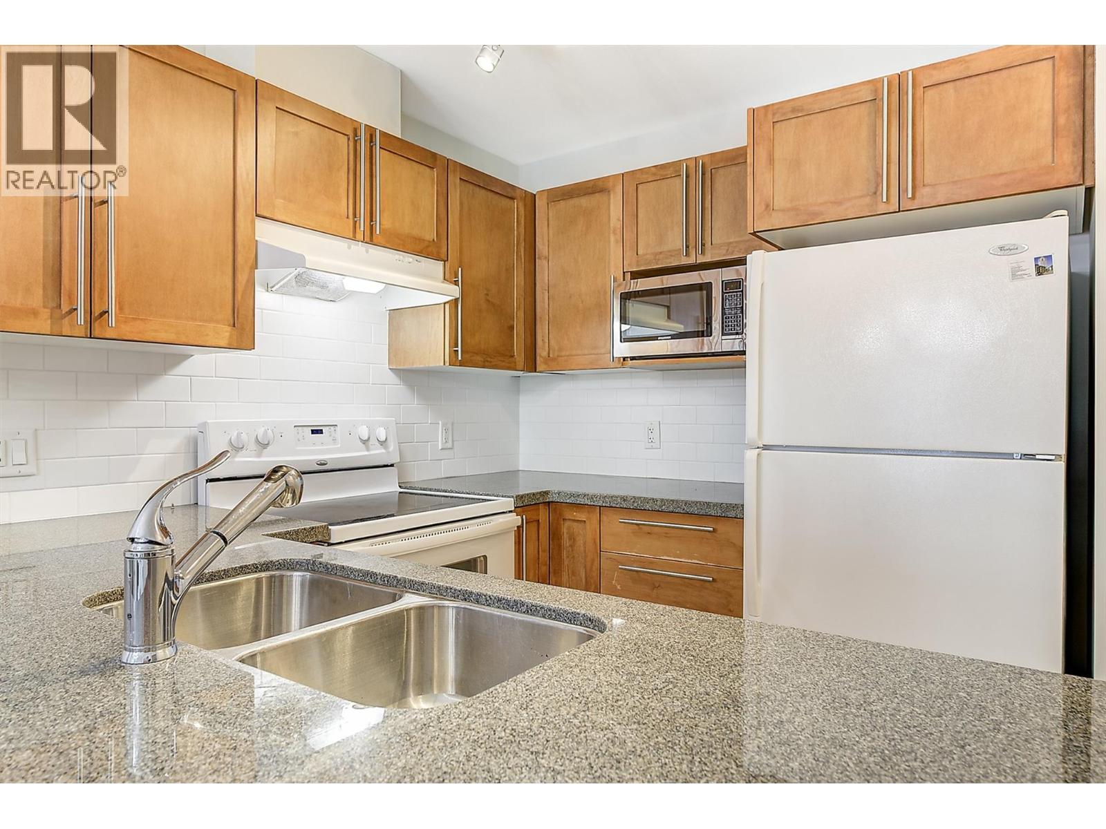 226 1099 Sunset Drive, Kelowna
