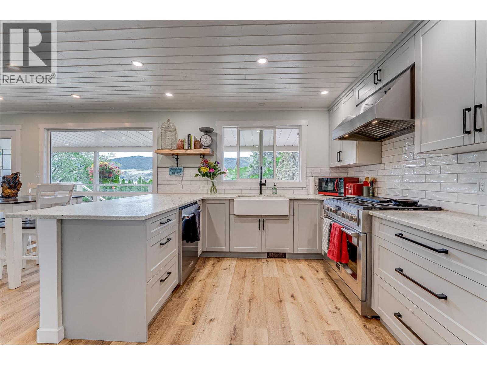8067 Beachcomber Bay Road, Vernon