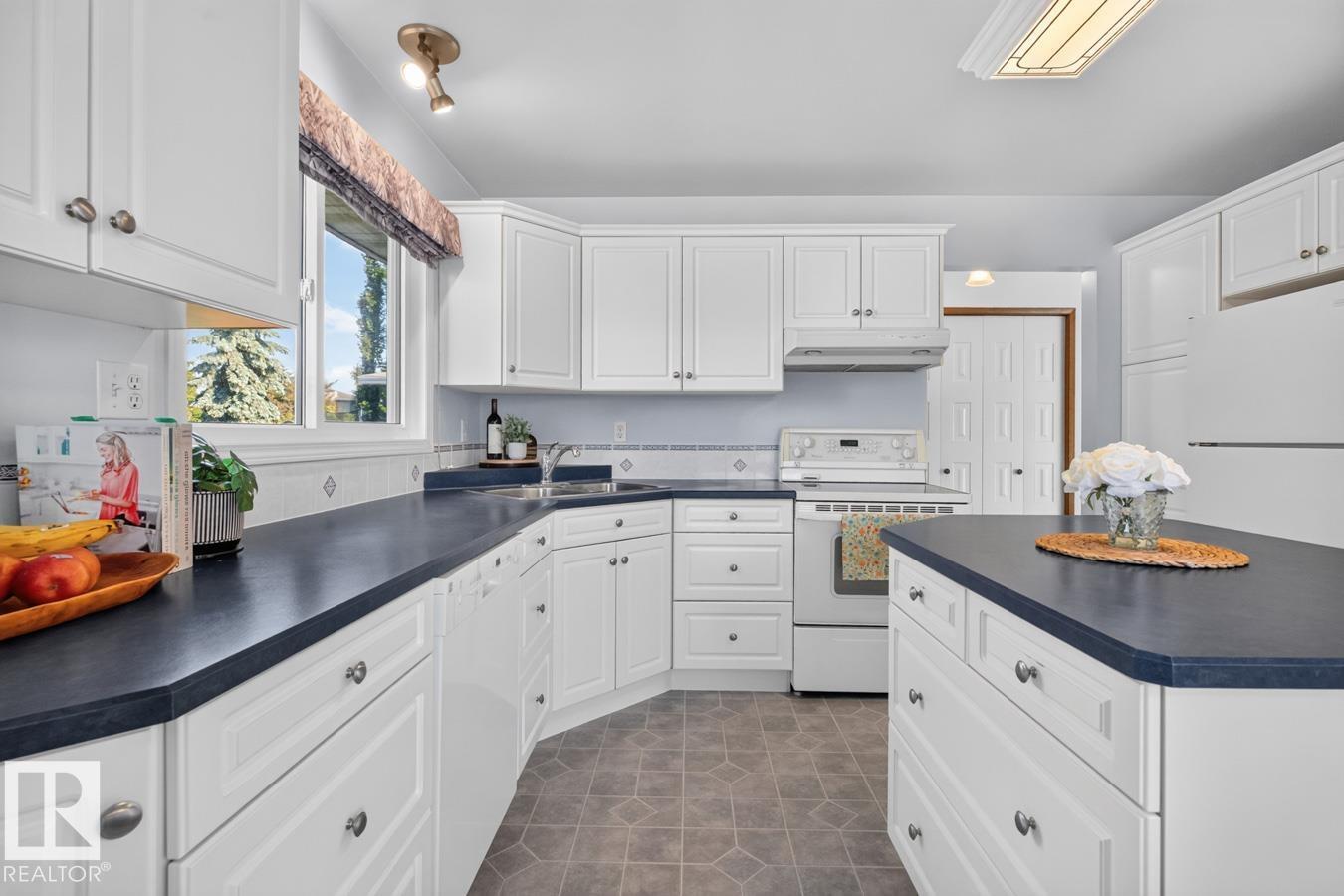 6930 11 AV NW — photo 12