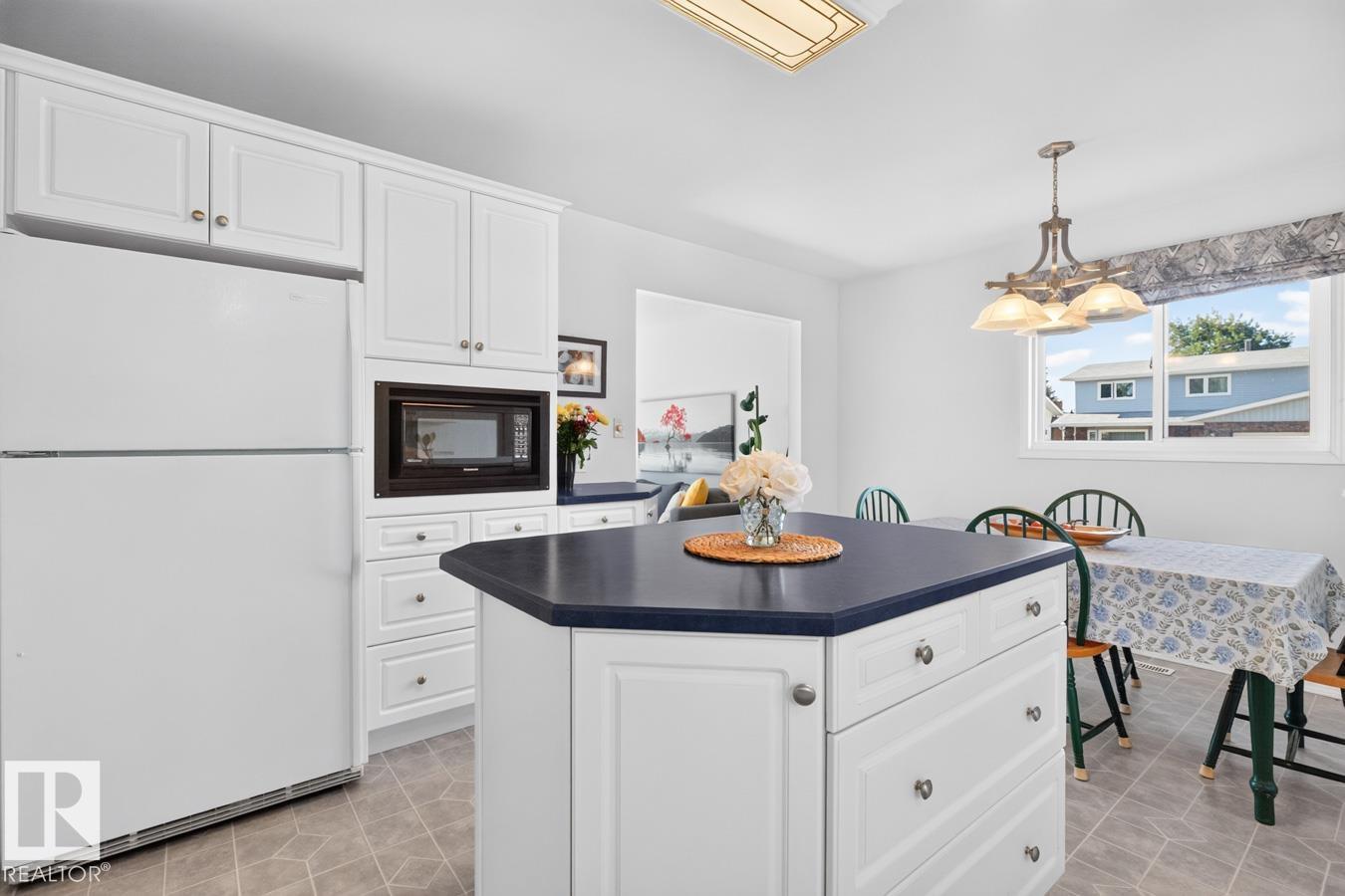 6930 11 AV NW — photo 13