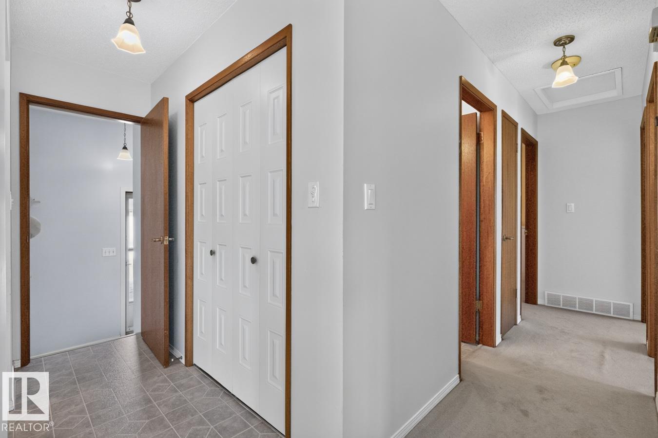 6930 11 AV NW — photo 16