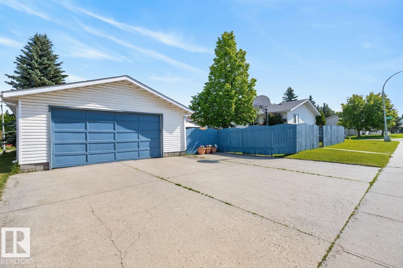 6930 11 AV NW — photo 37