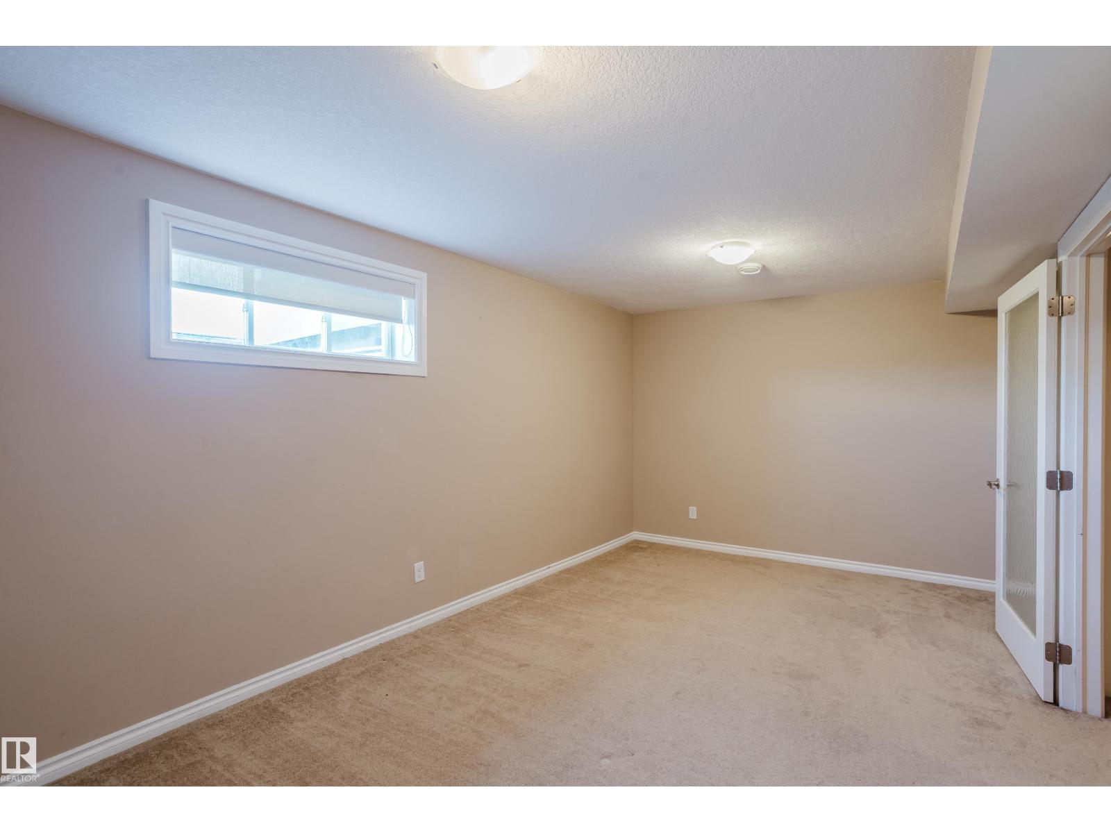 #106 5420 GRANT MACEWAN BV - 34