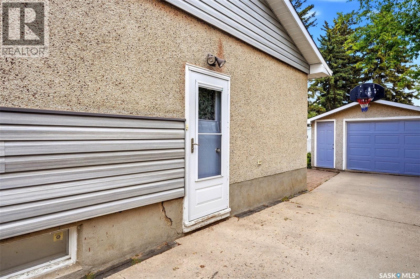 419 Garnet STREET N — photo 34