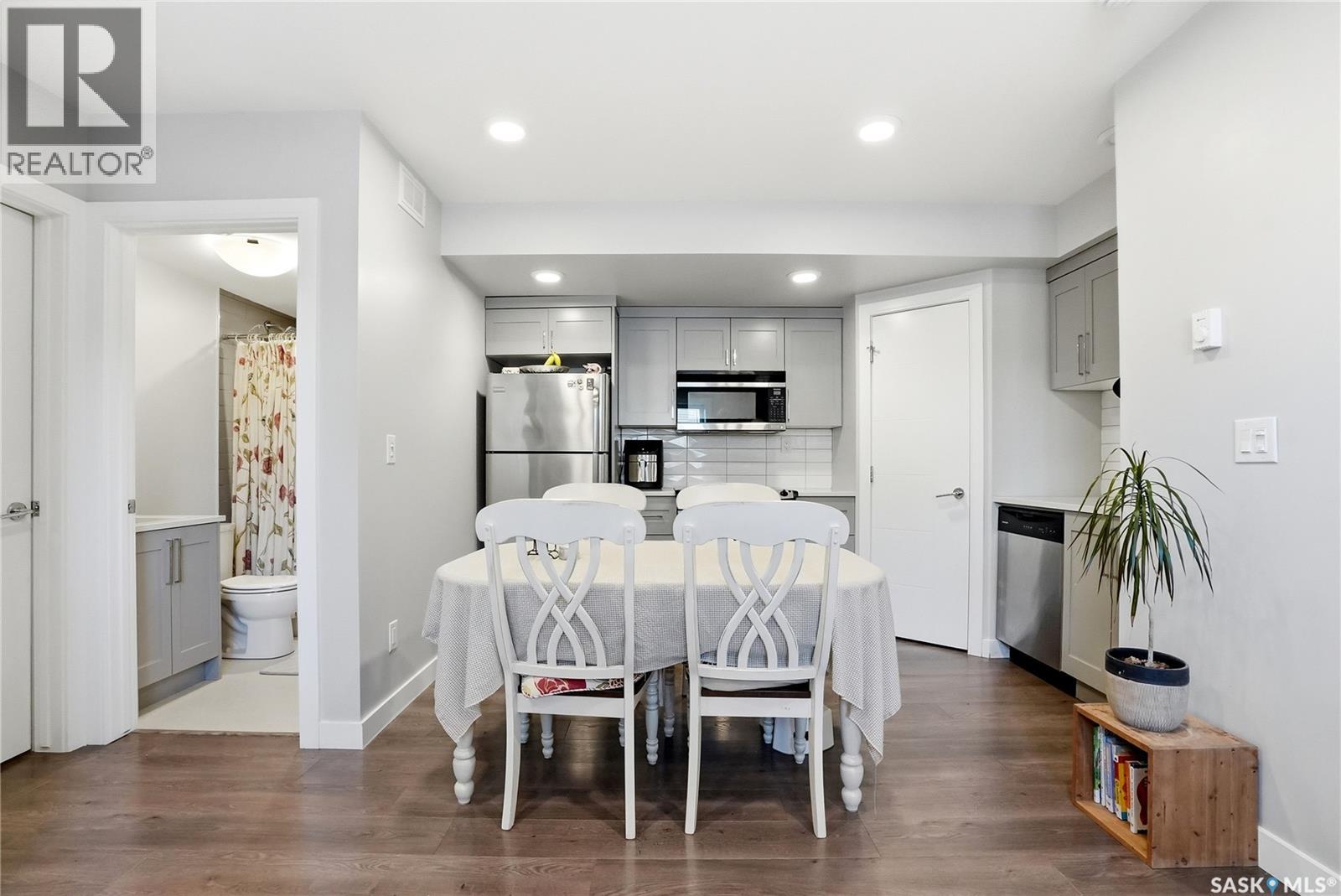 487 Kloppenburg STREET - 37