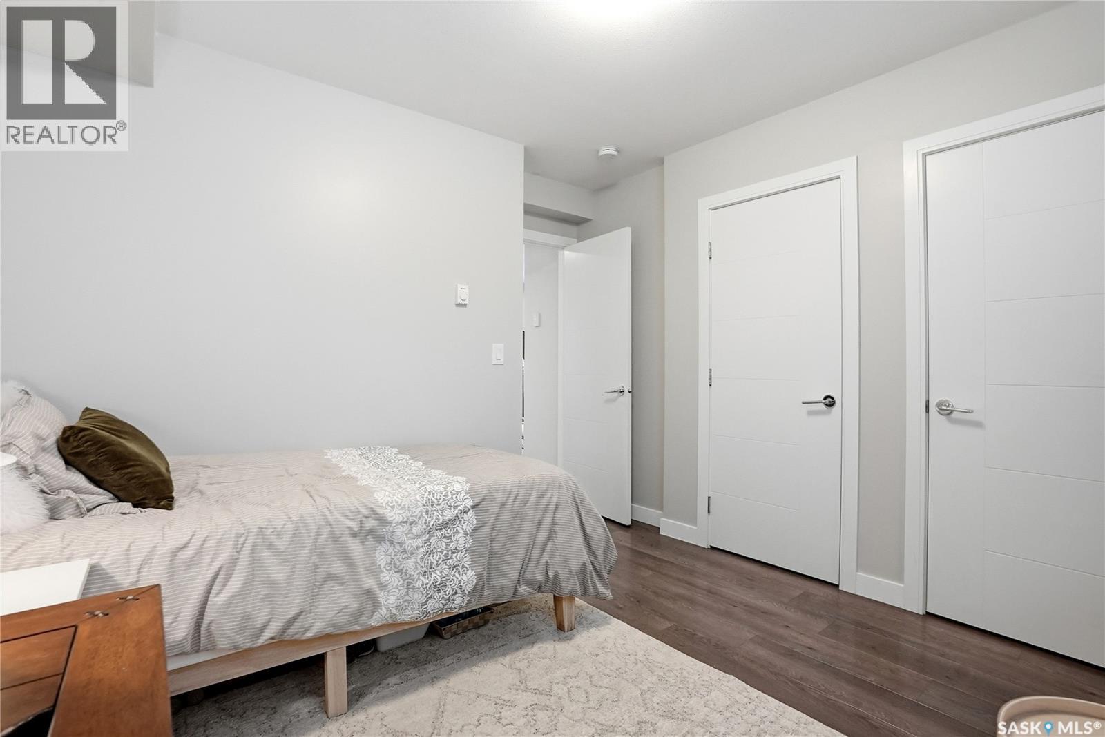 487 Kloppenburg STREET - 44