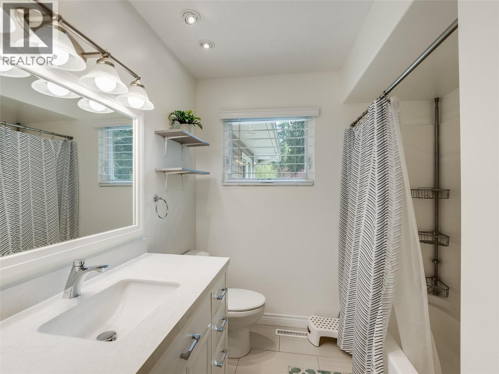 1400 MEADOWBROOK Drive - 52
