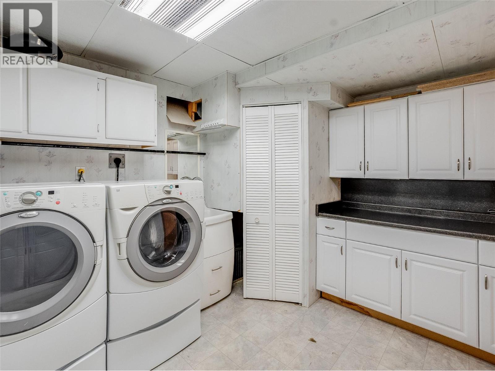 1400 MEADOWBROOK Drive - 55
