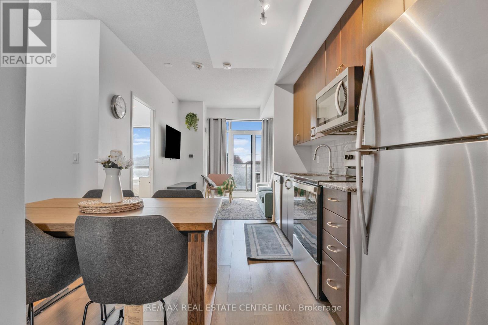 #309 3220 SHEPPARD AVENUE E - 44