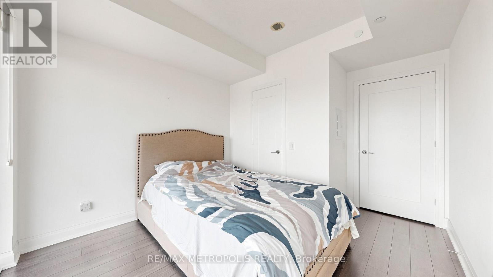 #3307 56 ANNIE CRAIG DRIVE - 18