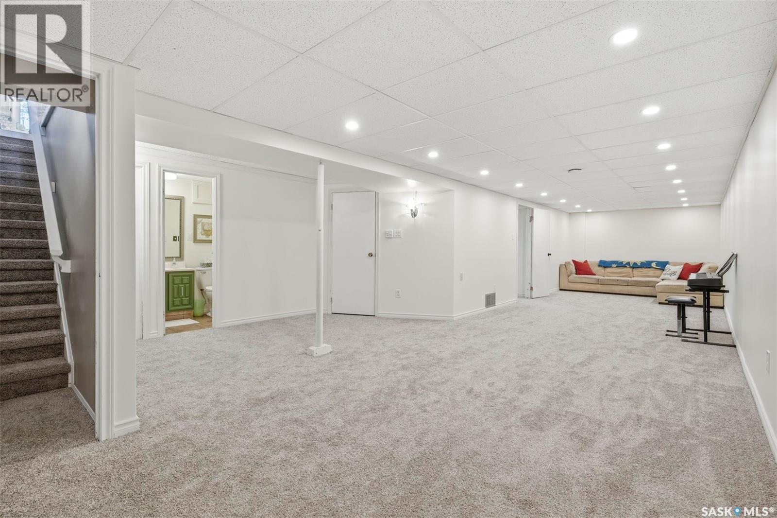 445 Witney AVENUE S — photo 18