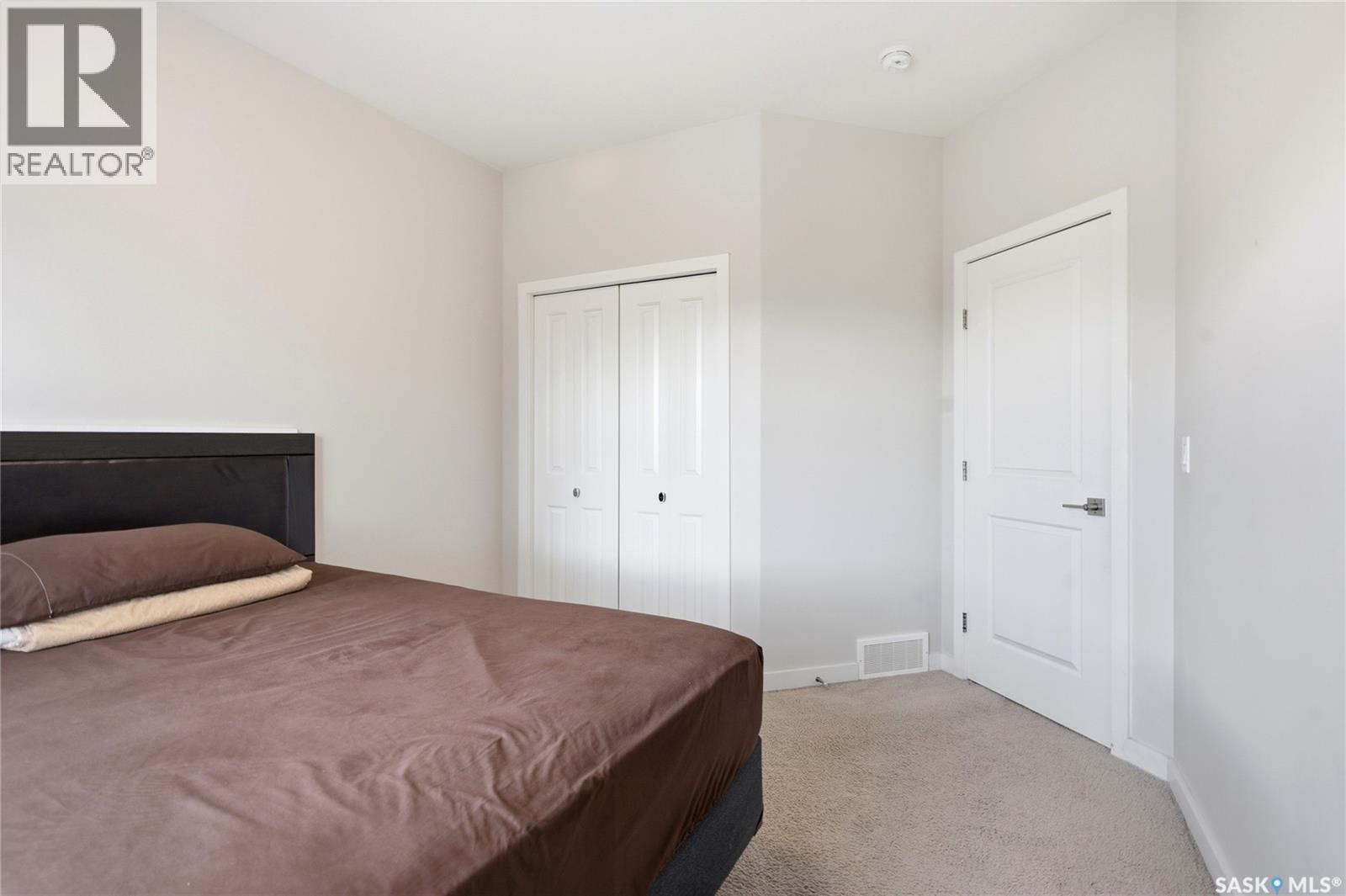 107 1120 Hampton CIRCLE — photo 19