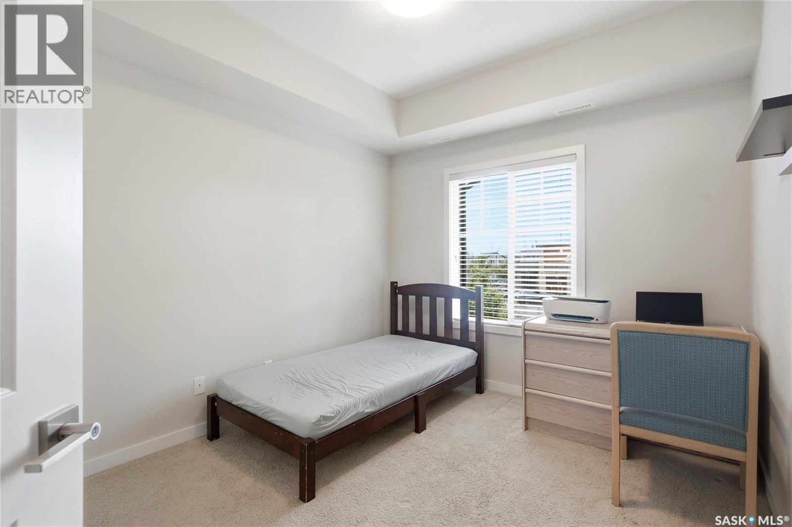 107 1120 Hampton CIRCLE — photo 18