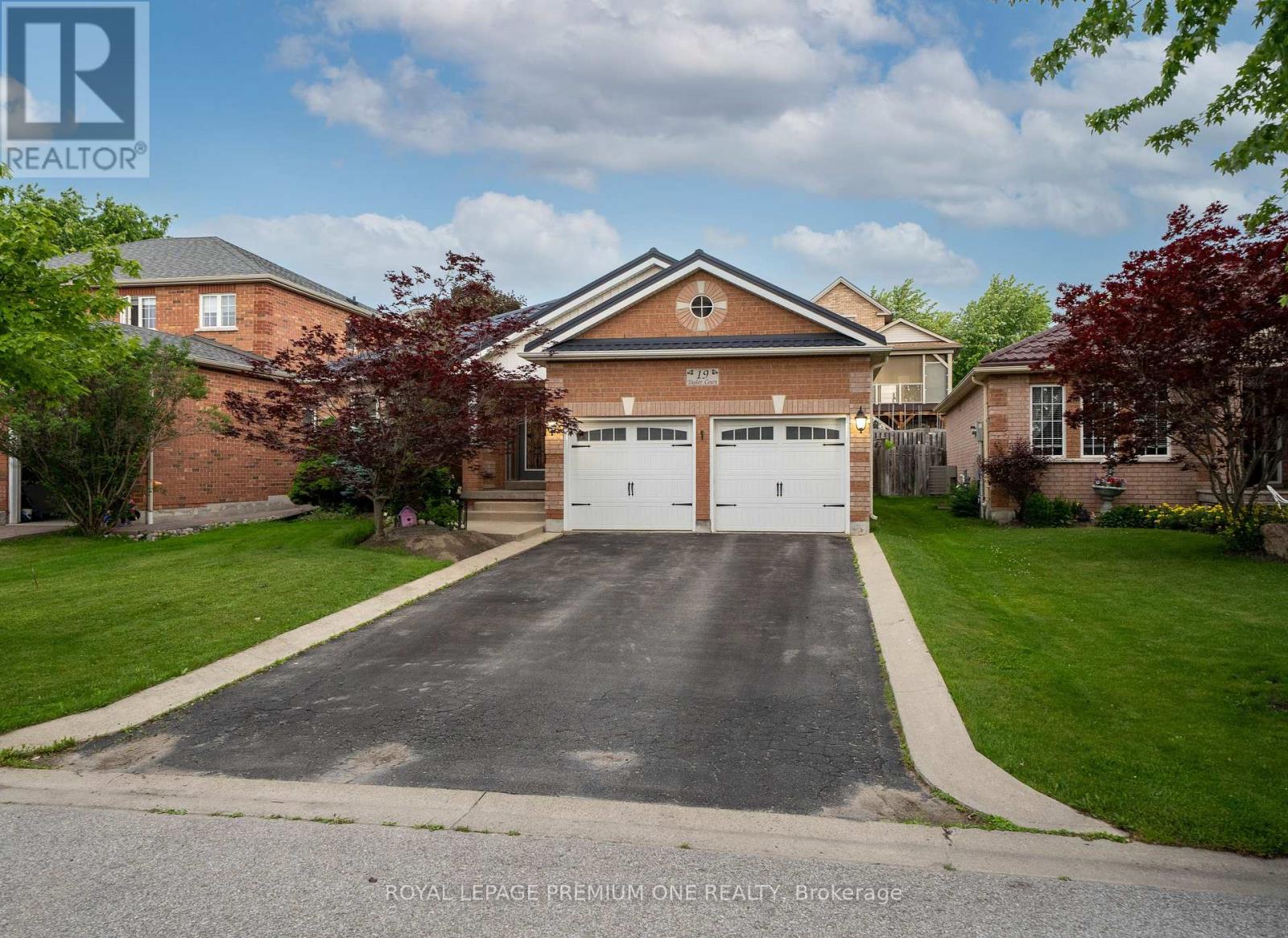 19 TAYLOR COURT - 1