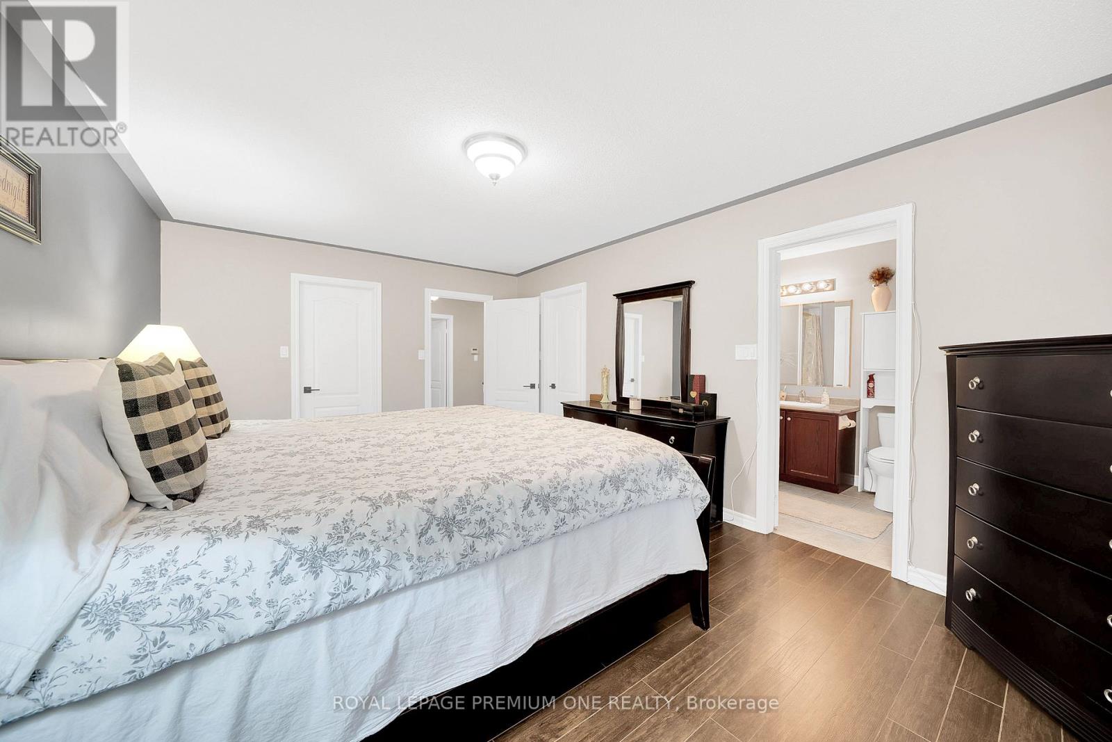 19 TAYLOR COURT - 12