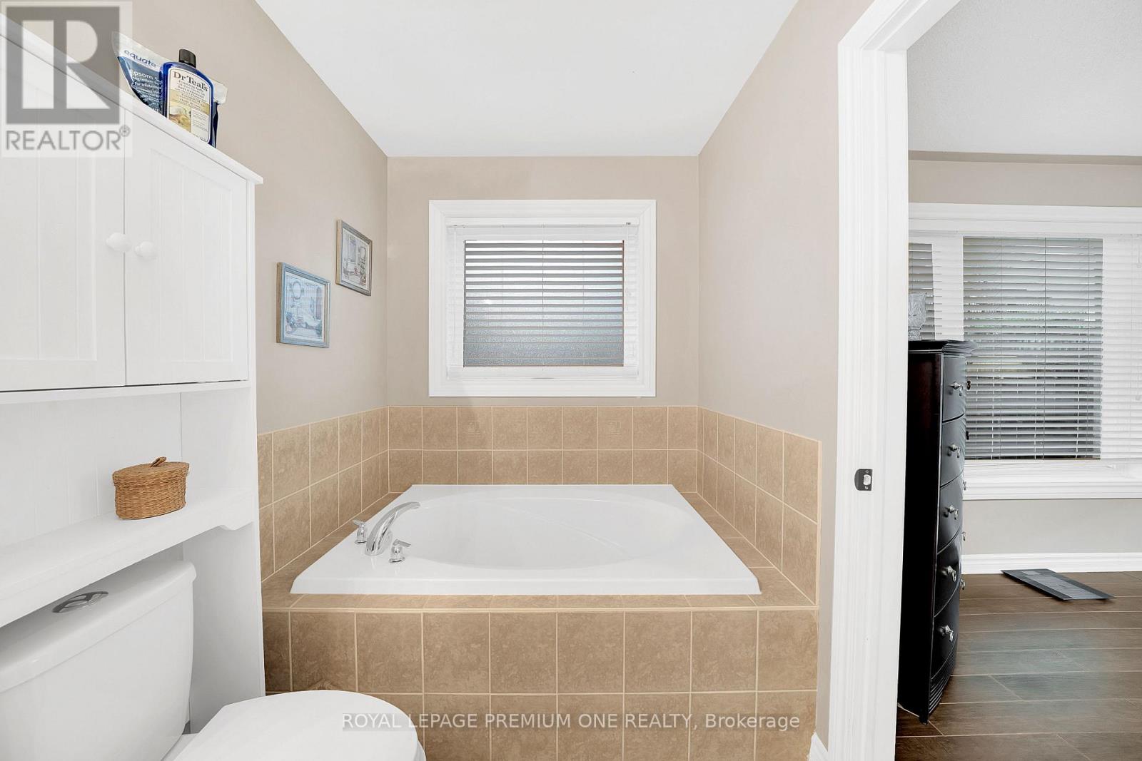 19 TAYLOR COURT - 14