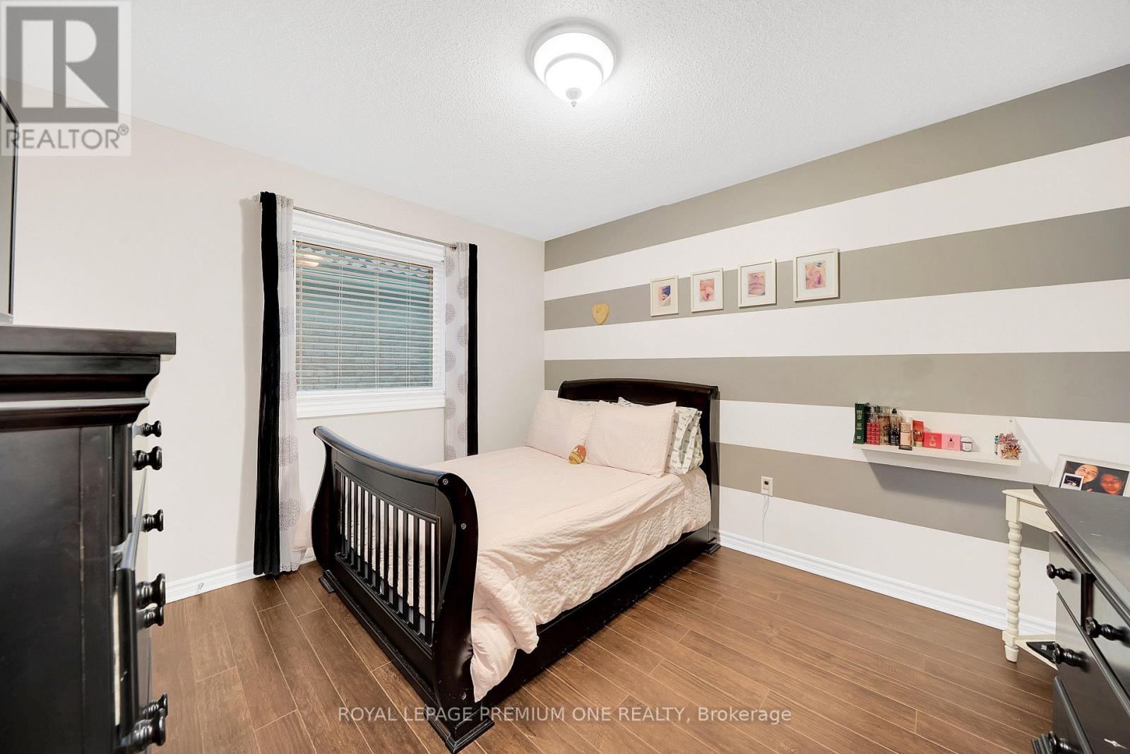 19 TAYLOR COURT - 15