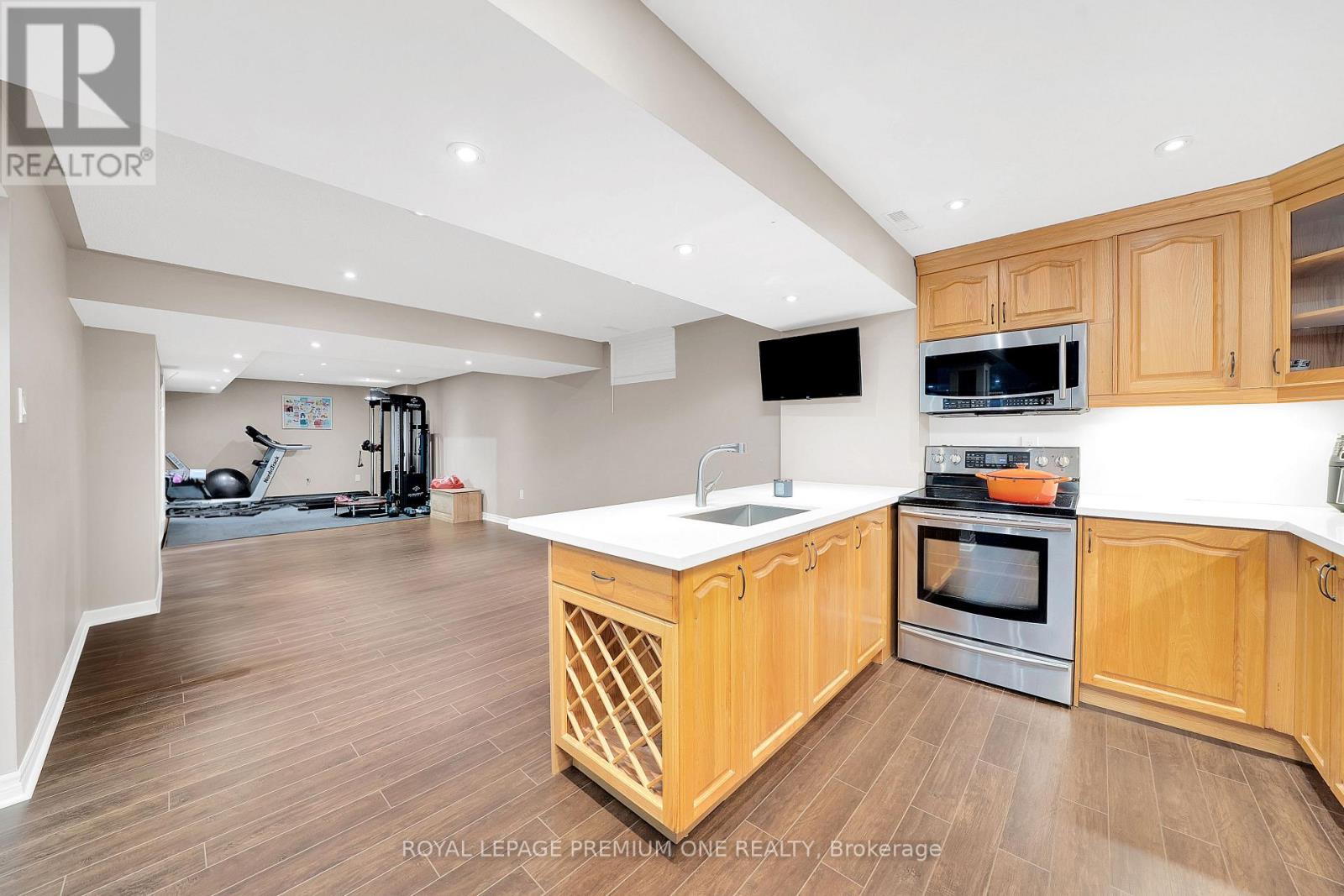 19 TAYLOR COURT - 21