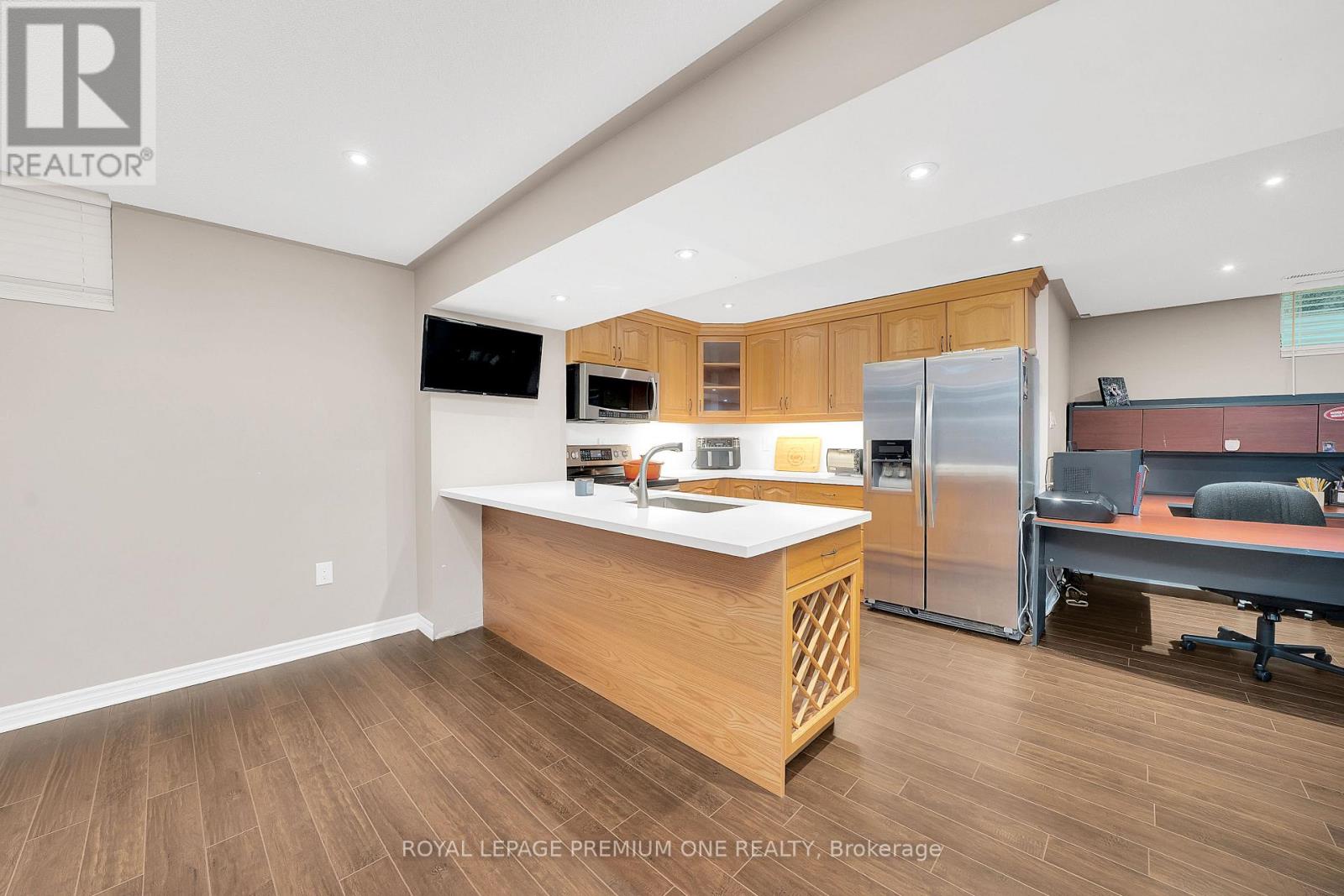 19 TAYLOR COURT - 22