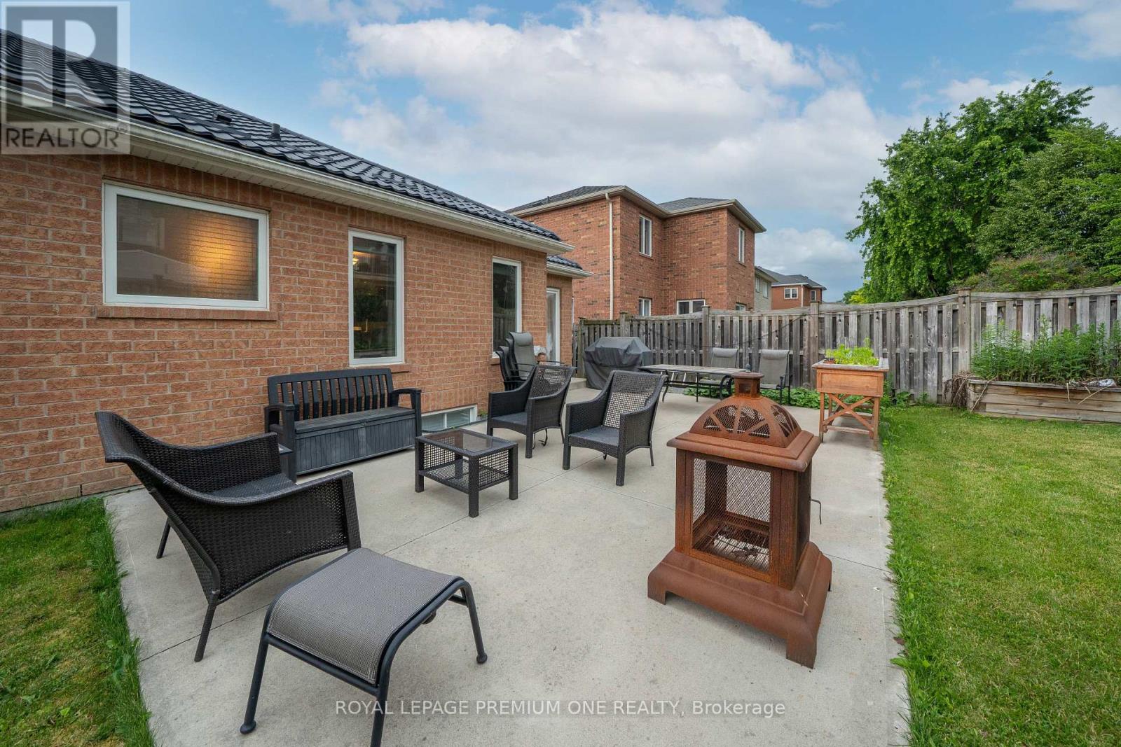 19 TAYLOR COURT - 24