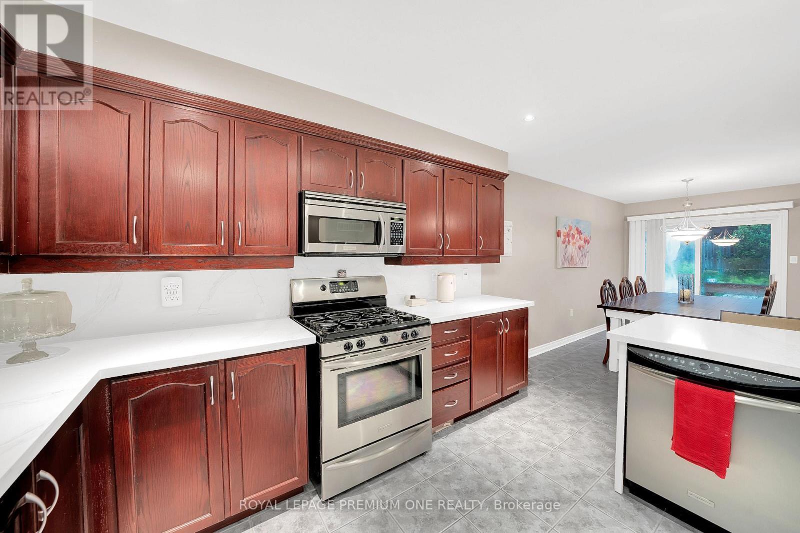 19 TAYLOR COURT - 7