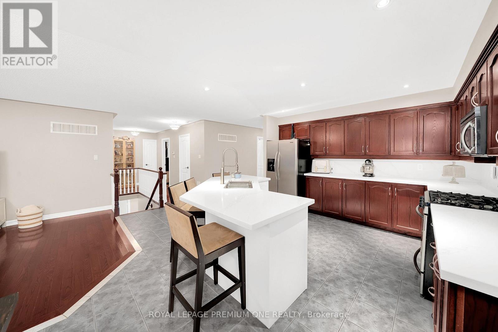 19 TAYLOR COURT - 8