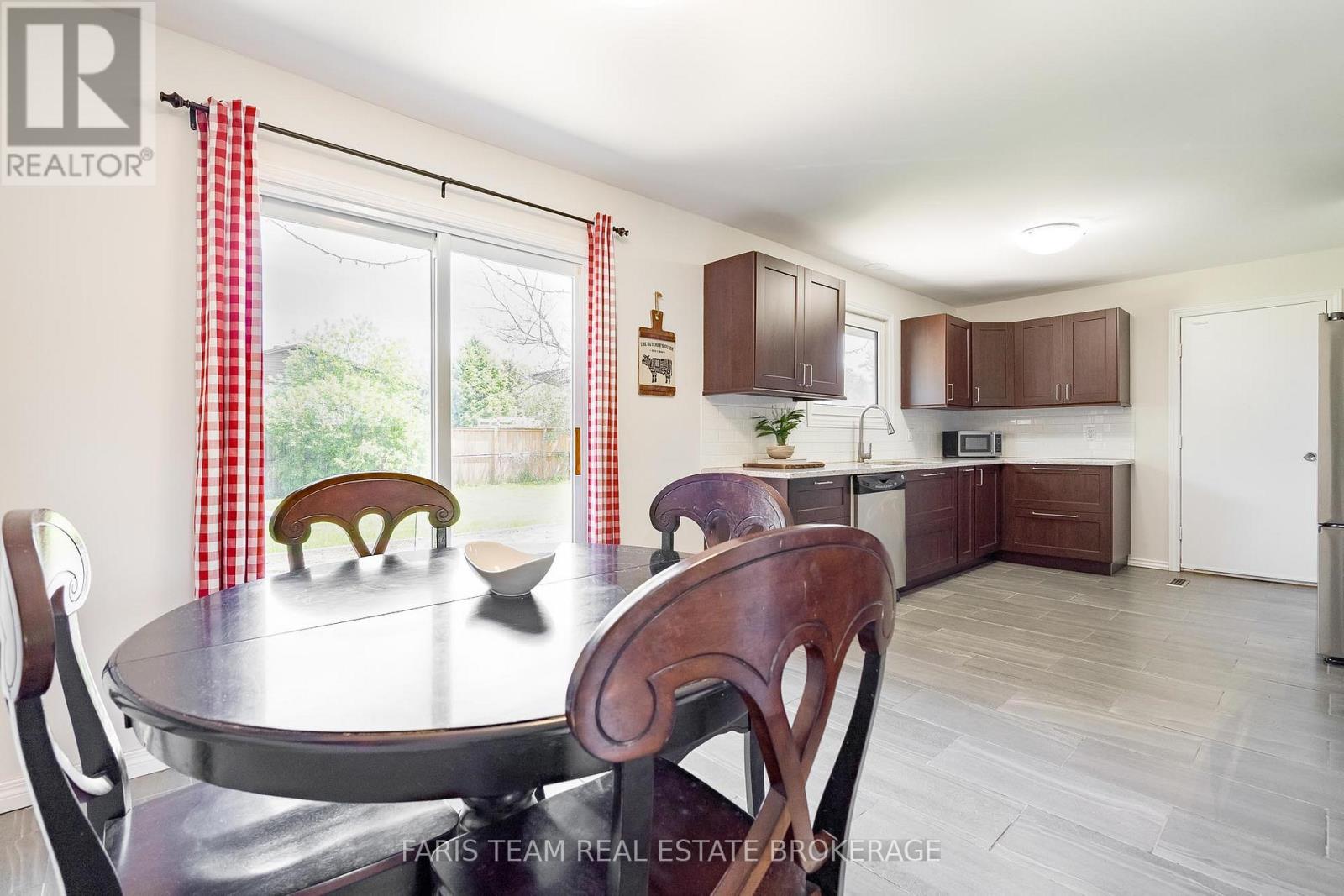 201 PARKSIDE CRESCENT - 10