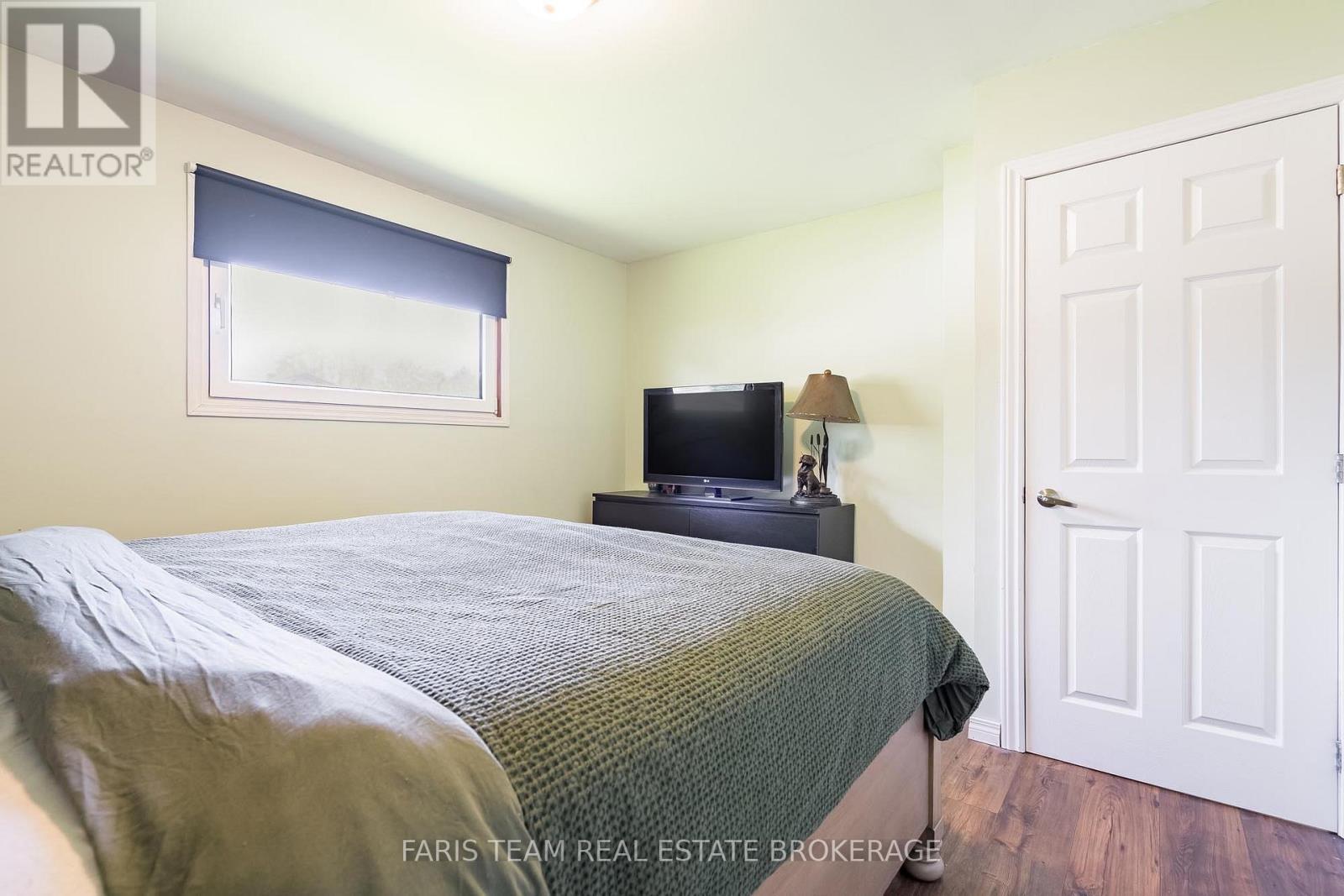 201 PARKSIDE CRESCENT - 14