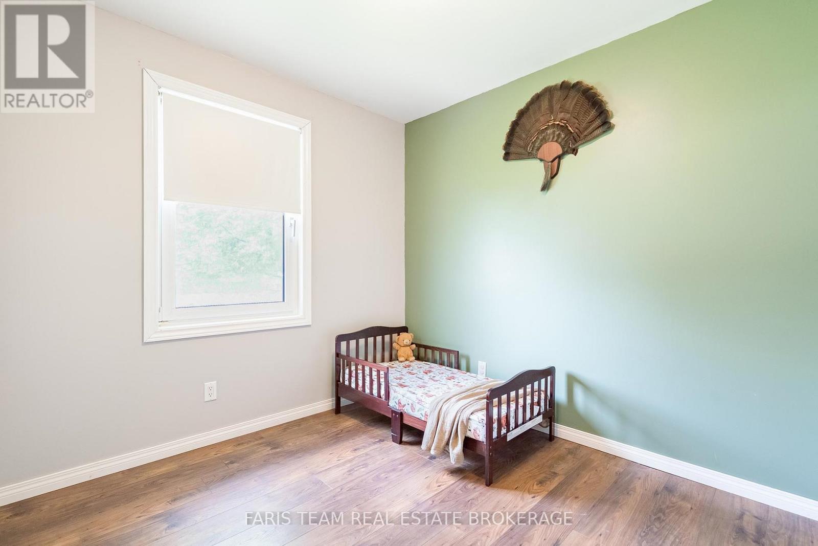 201 PARKSIDE CRESCENT - 16