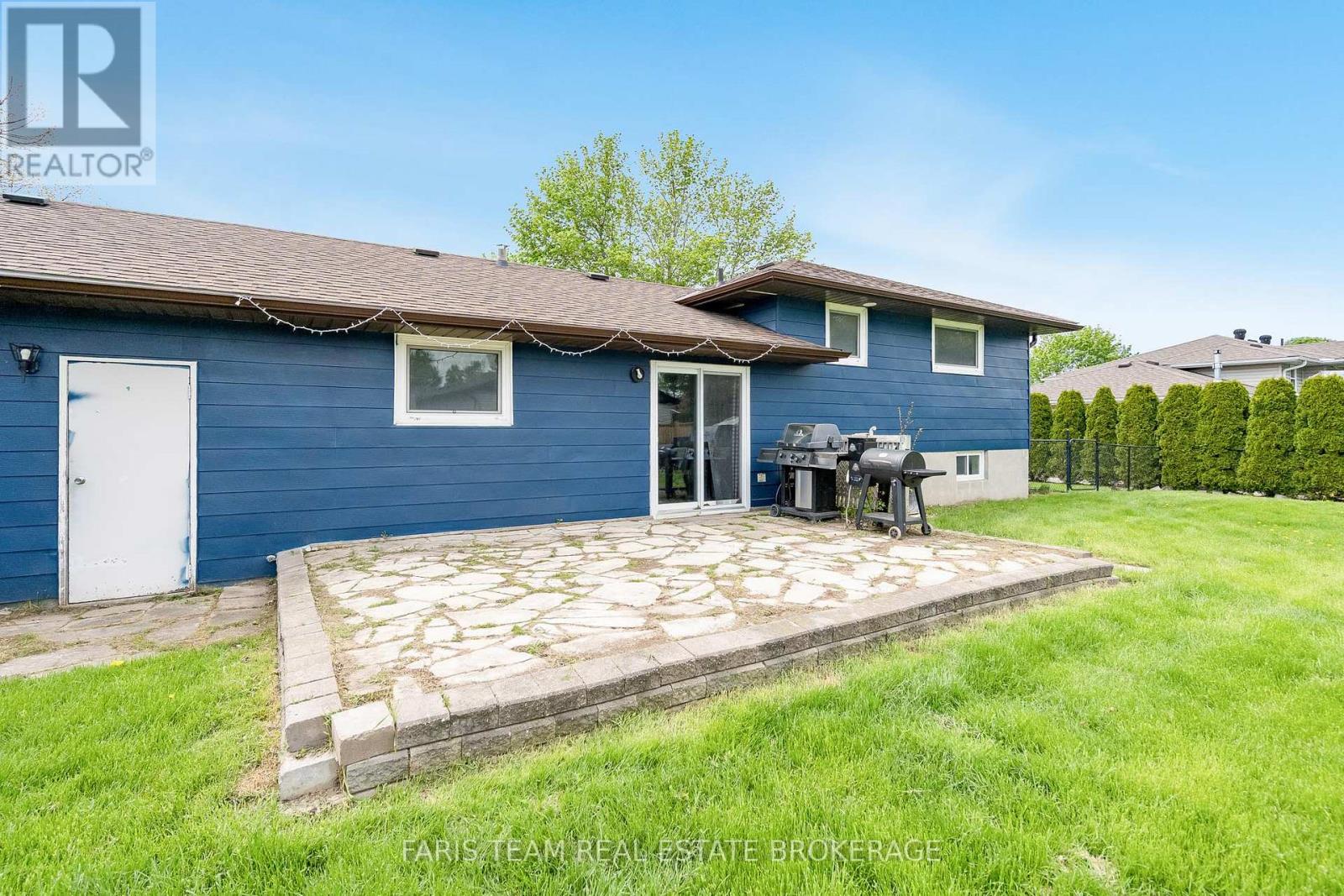 201 PARKSIDE CRESCENT - 24