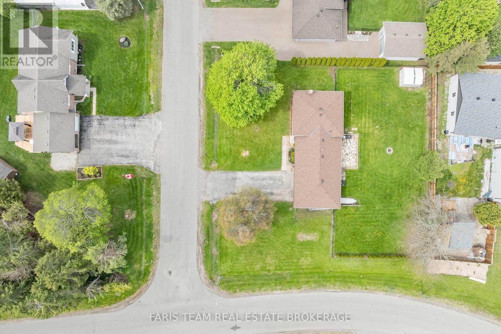 201 PARKSIDE CRESCENT - 29