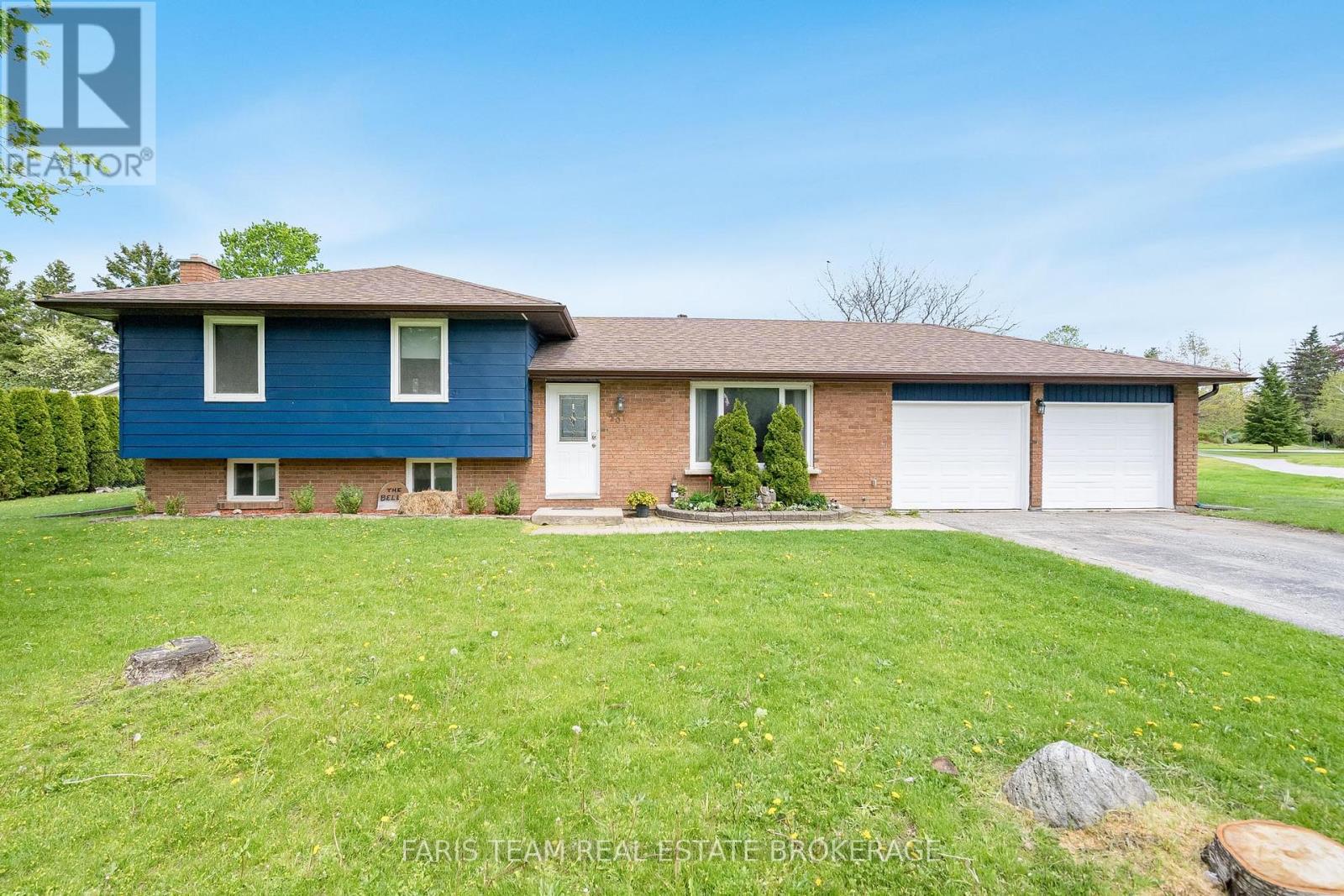 201 PARKSIDE CRESCENT - 3