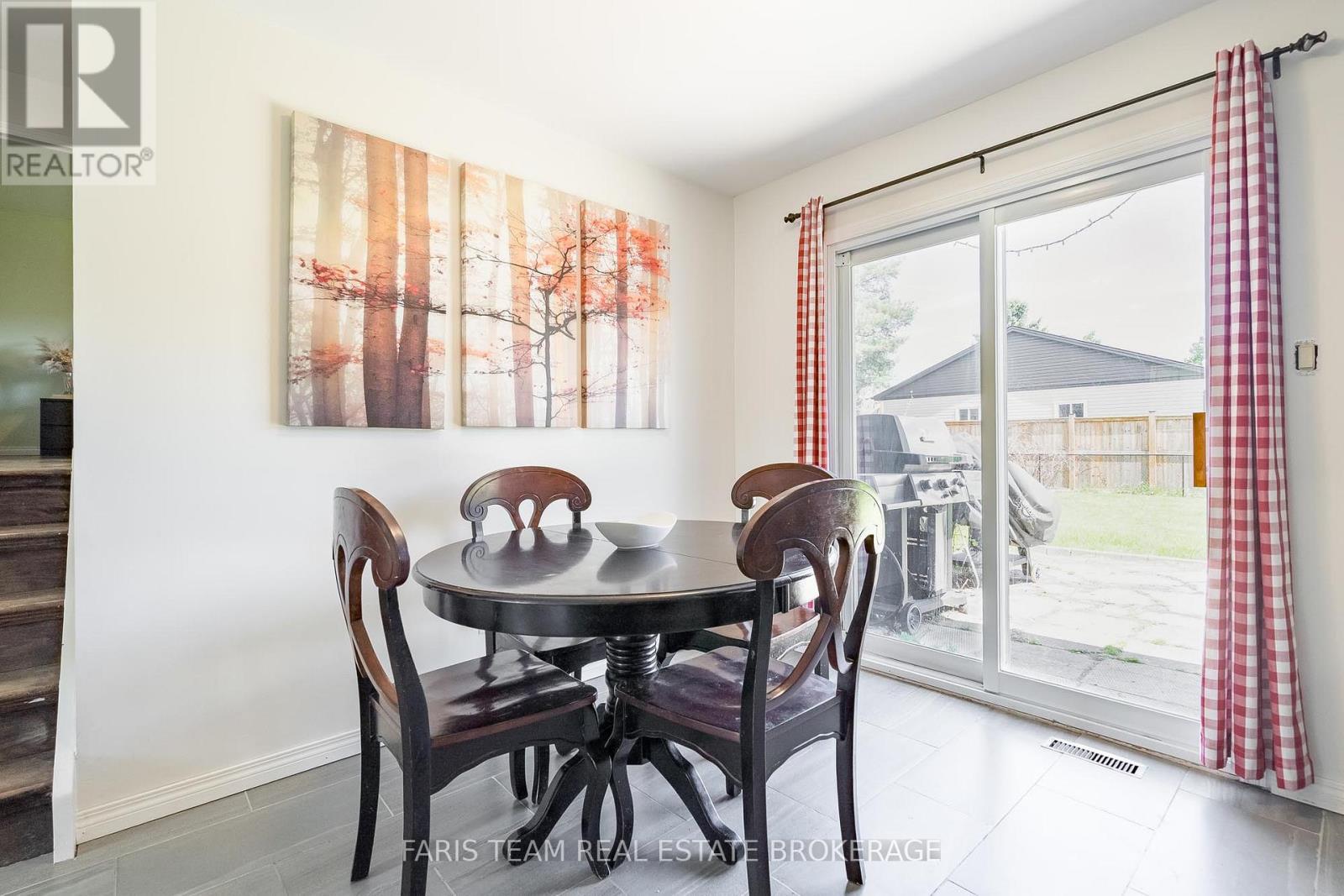 201 PARKSIDE CRESCENT - 9