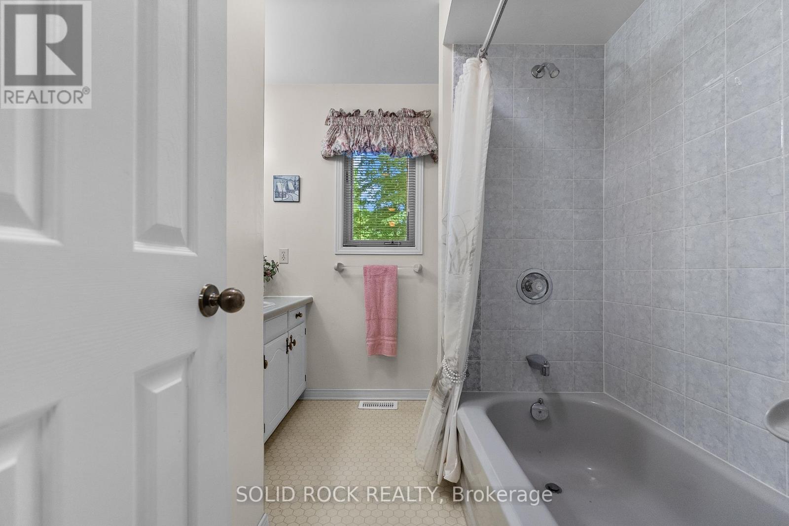 89 WOODRIDGE COURT - 30