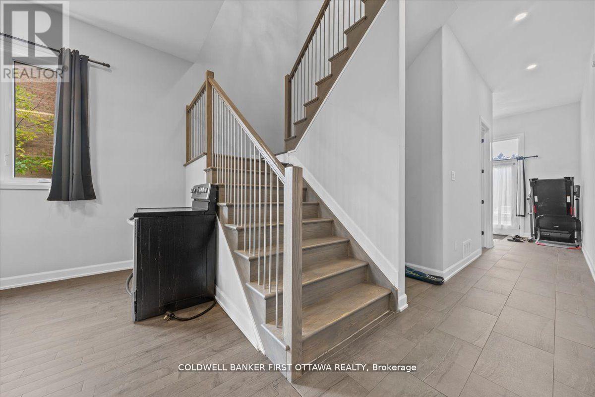 562 QUEEN MARY STREET - 24