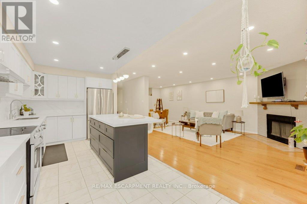 2597 ADDINGHAM CRESCENT - 11