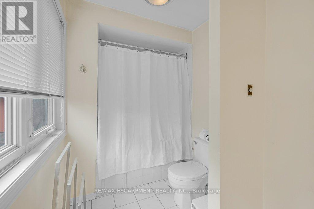 2597 ADDINGHAM CRESCENT - 21