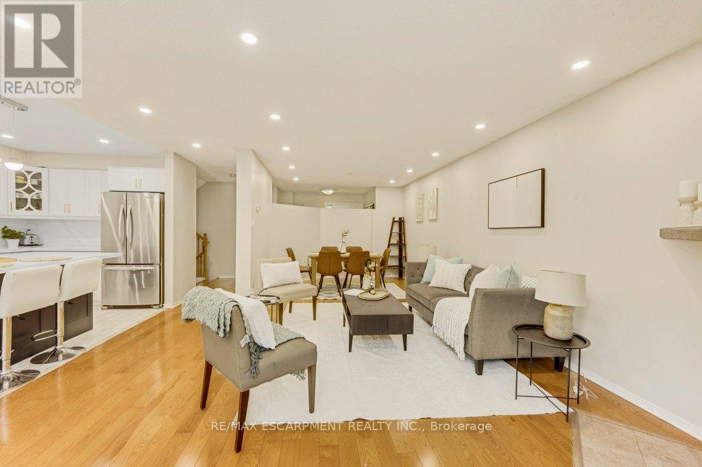 2597 ADDINGHAM CRESCENT - 4