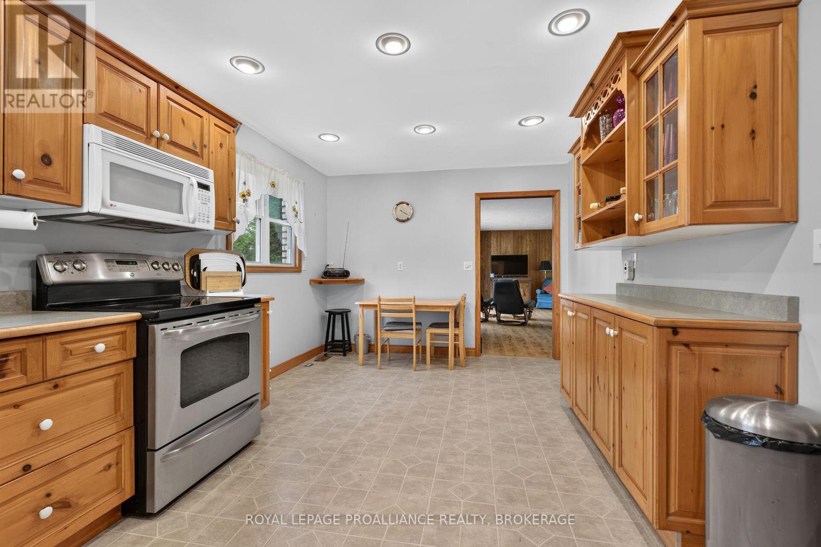 1246 TOWNLINE ROAD - 12