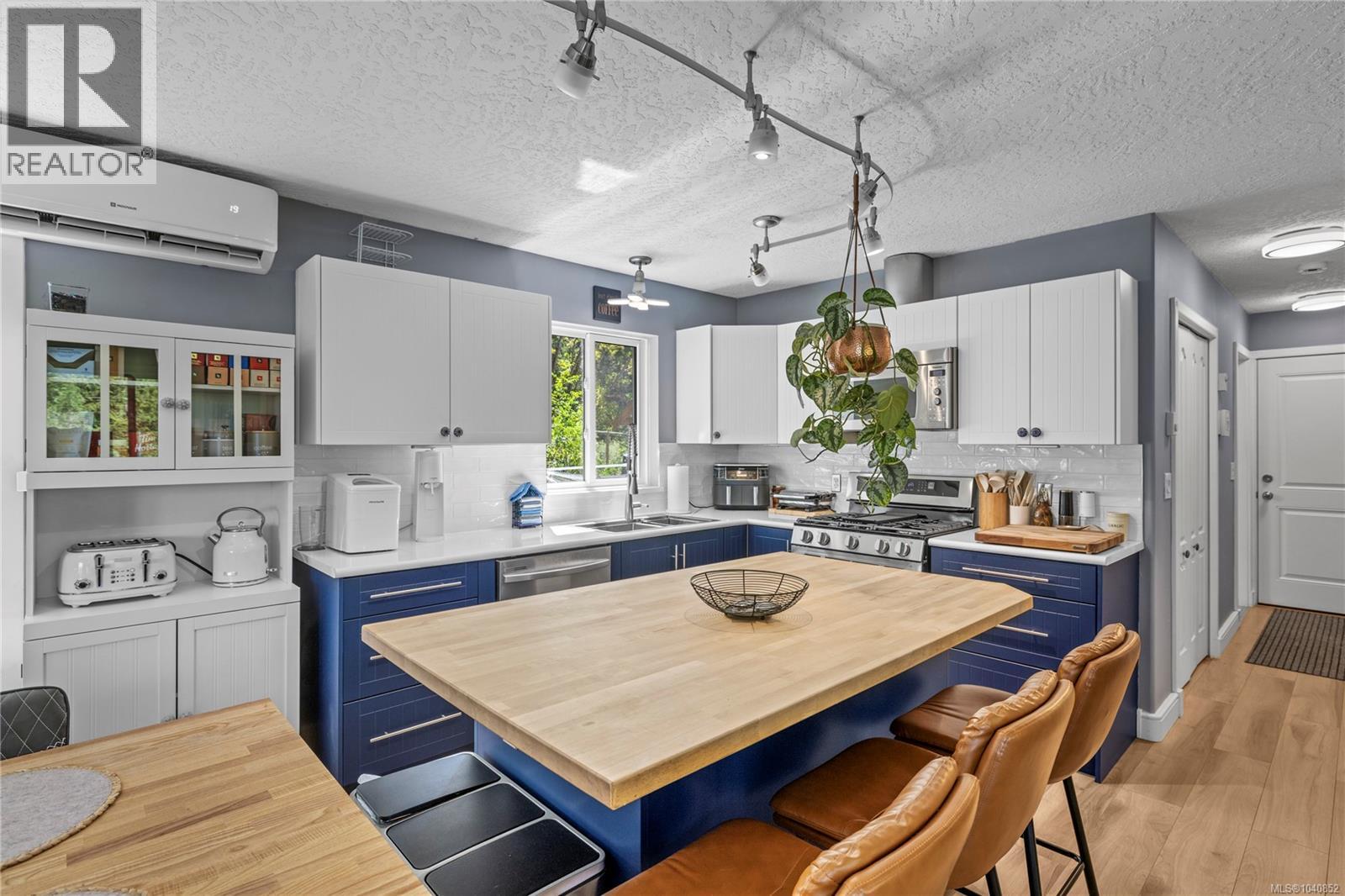 1691 Meadowood Way, Qualicum Beach