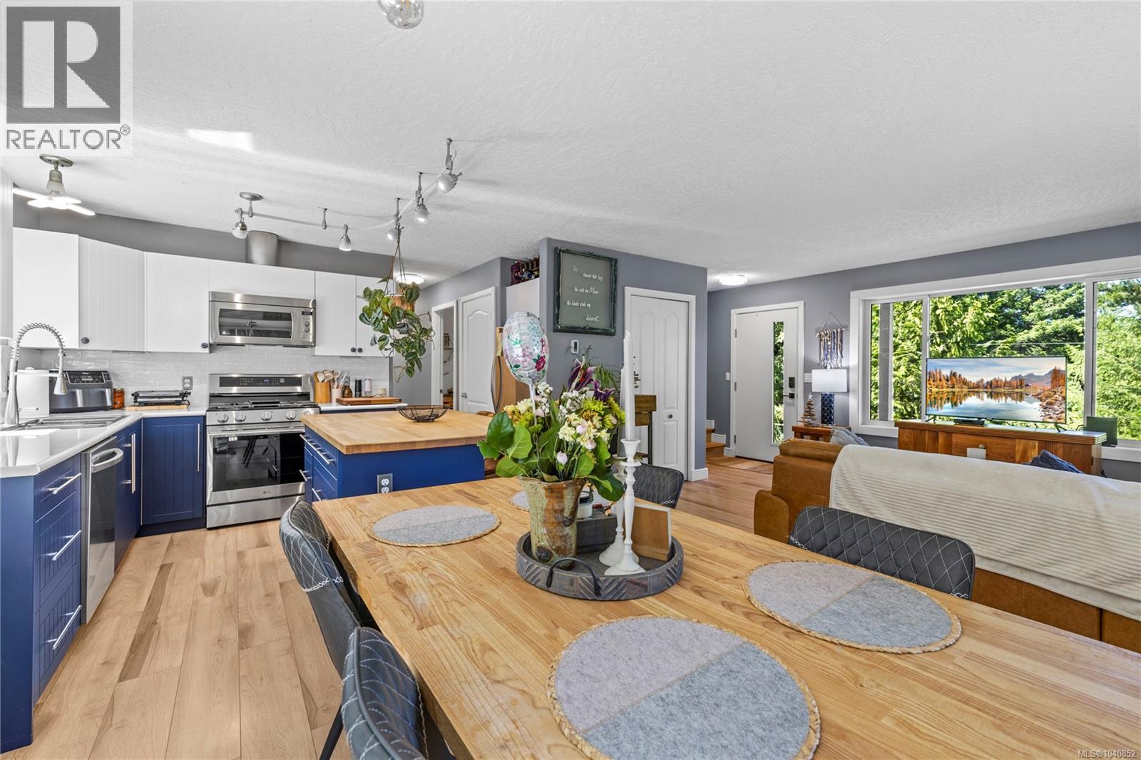 1691 Meadowood Way, Qualicum Beach