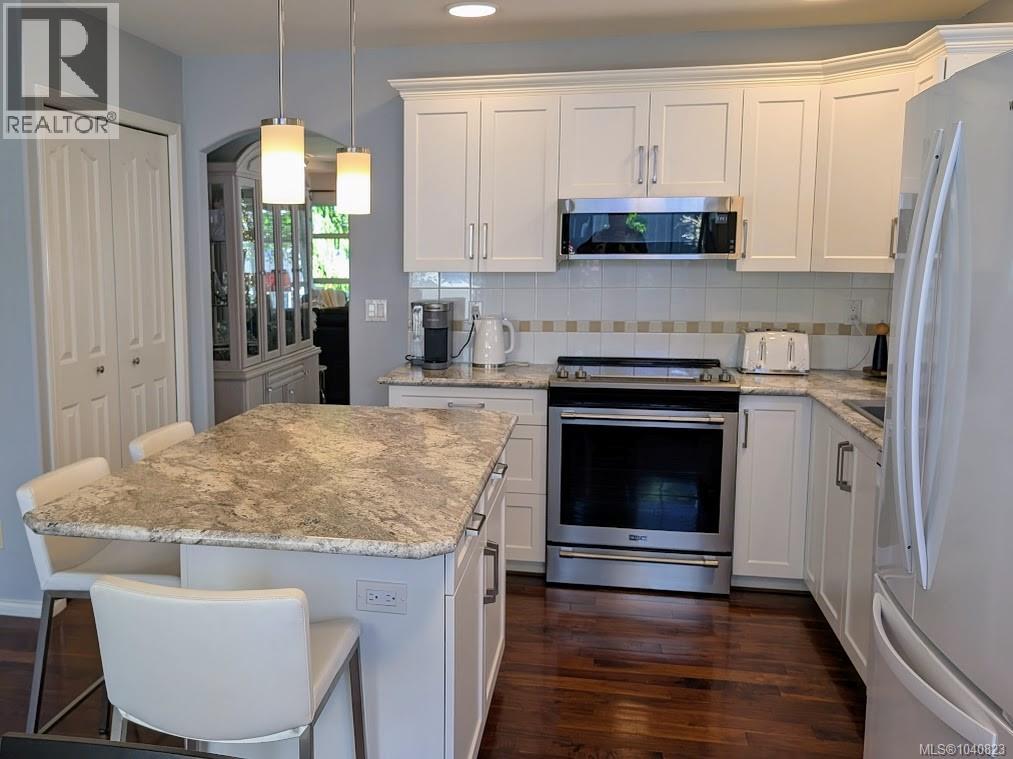886 Stanhope Rd - 23