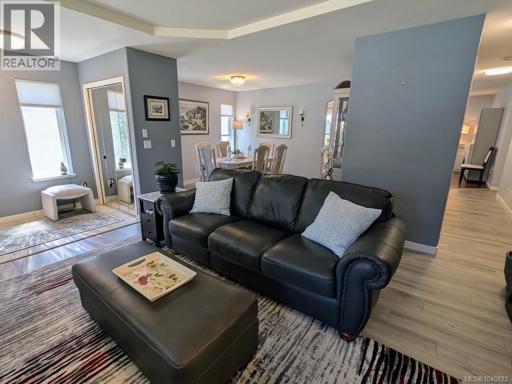 886 Stanhope Rd - 5