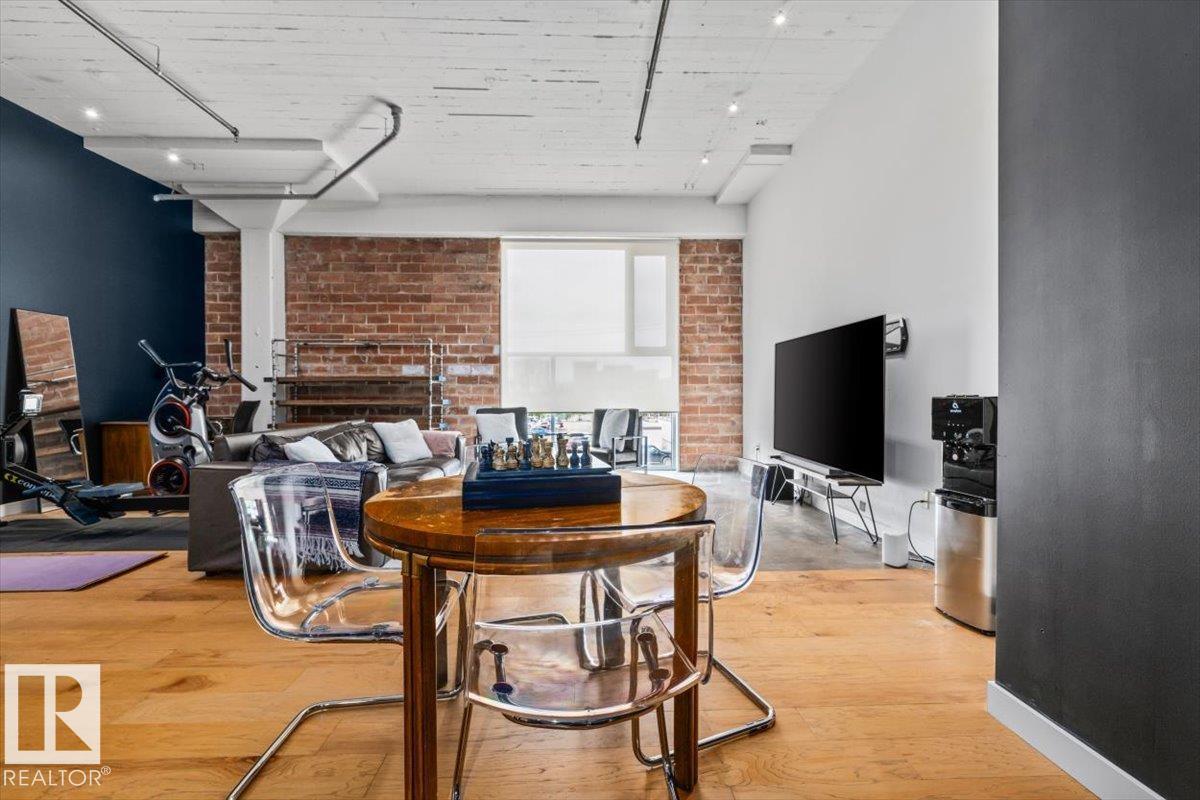 #237 10309 107 ST NW - 15