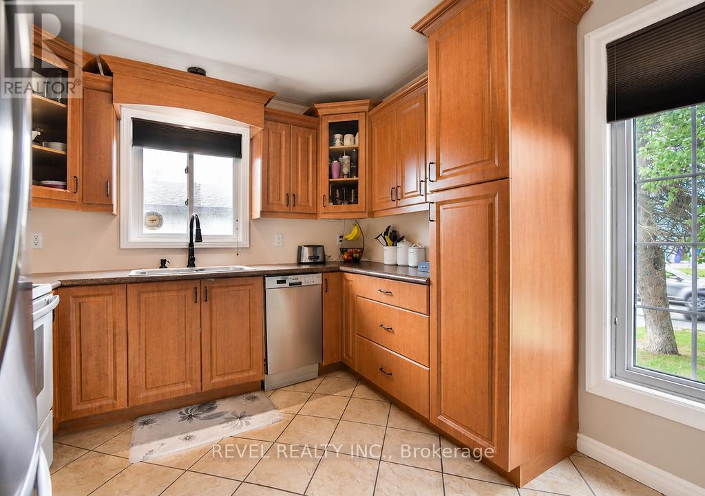 284 JOSEPH STREET - 10
