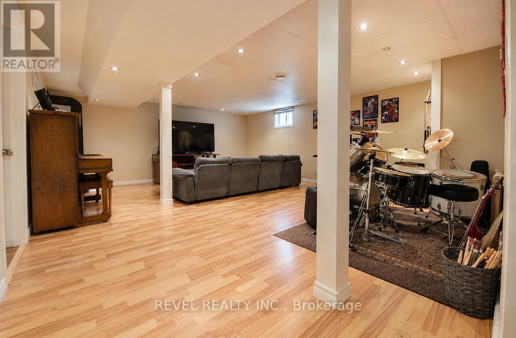 284 JOSEPH STREET - 23