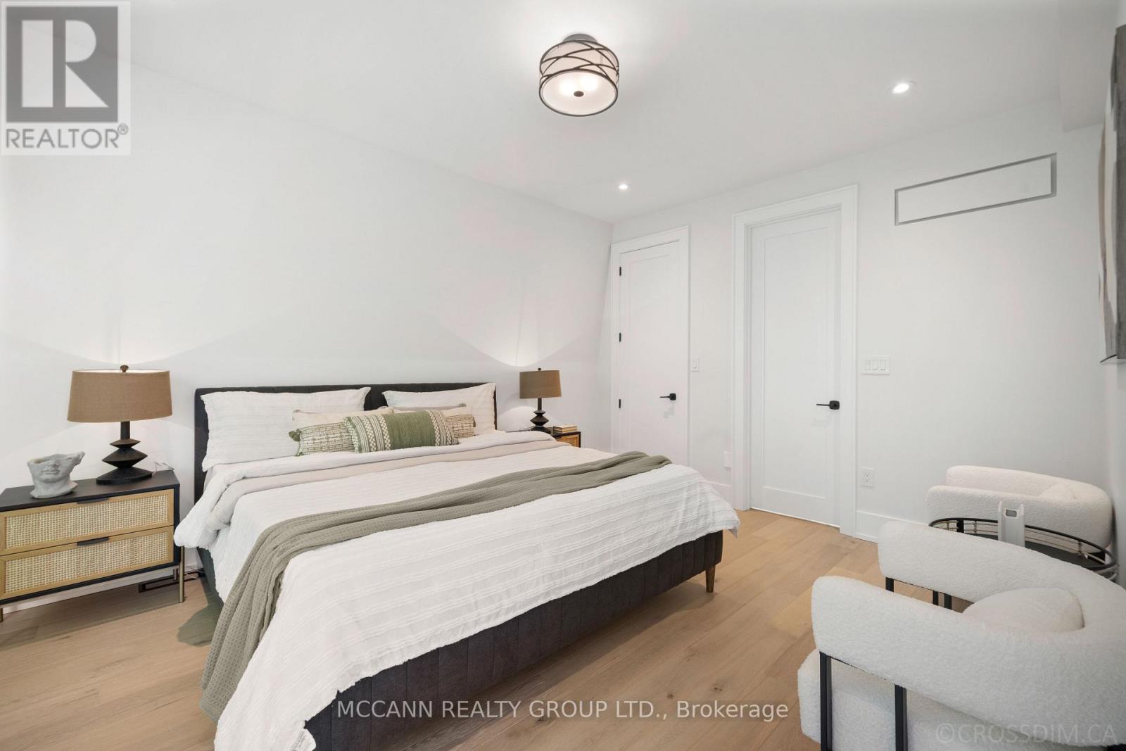 311 WYCHWOOD AVENUE - 33