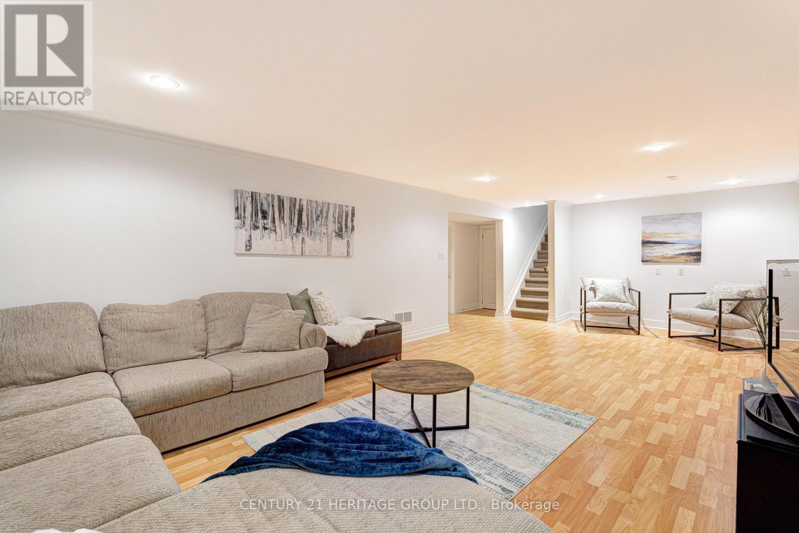 5 TOTTENHAM COURT - 32